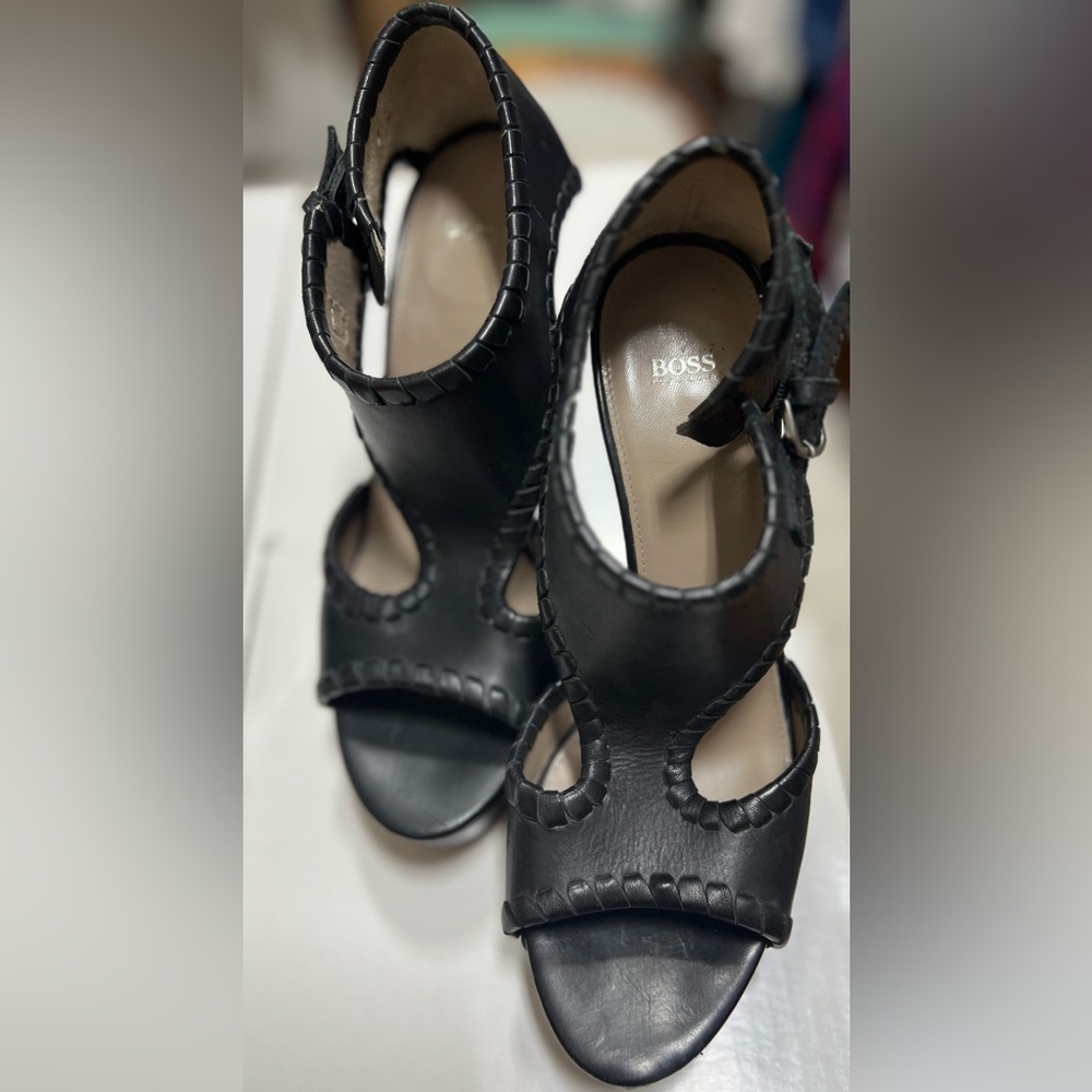 Hugo Boss vintage black leather heels Euro size 37- excellent condition